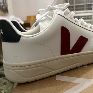 NIB Vera V-12 Sneakers